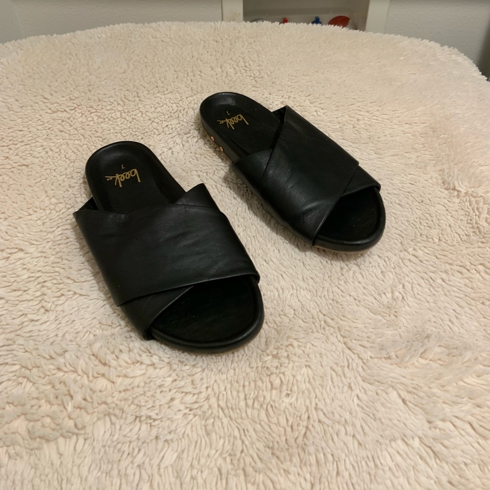 Beek Women Size 7 Black Sandals- New Condition